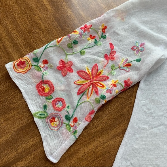 Fig and Flower White Lace & Colorful Floral Embroidered Bell Sleeve Top Sz Large - Picture 7 of 17